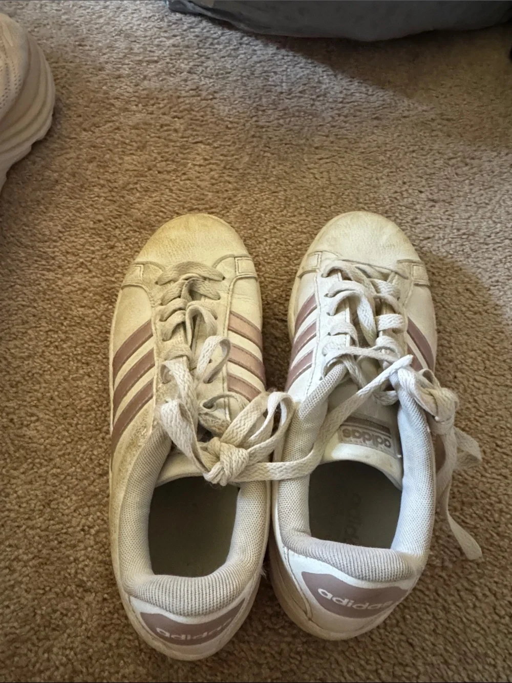 adidas Women’s Cream Sneakers with Light Pink Stripes cloud foam superstar